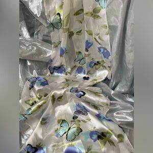 🦋Pretty Fashion Scarf With Butterflies 🦋 White and Blue 🦋 NWOT